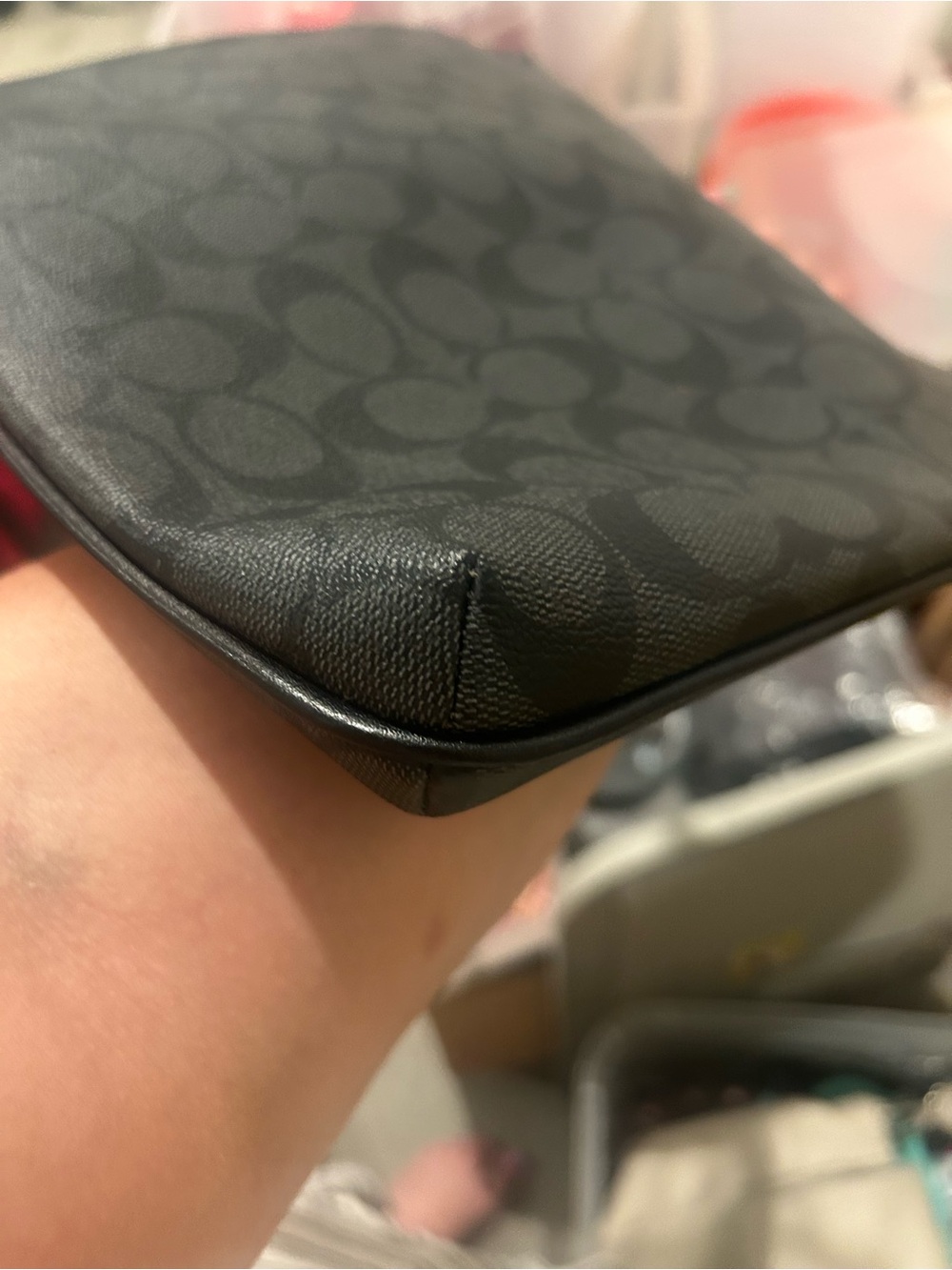 Coach women’s Signature Messenger Bag in Black/Gray - Picture 4 of 7